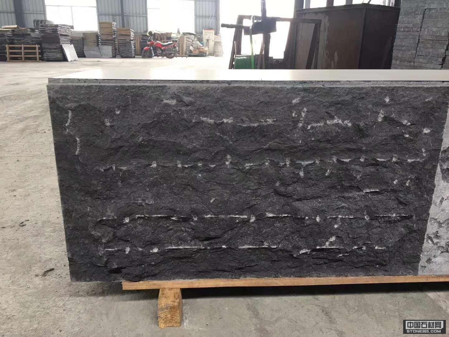 中国黑色花岗岩品种全览 从经典芝麻黑到四川名石